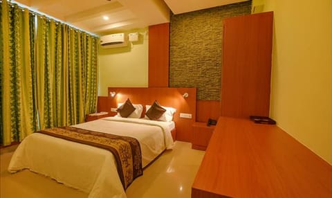 Egyptian cotton sheets, premium bedding, in-room safe, free WiFi