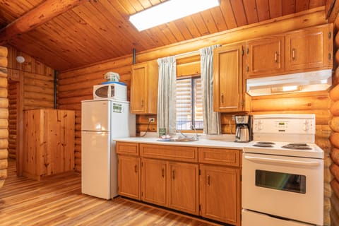 One Bedroom Cabin, King Bed | Private kitchen | Fridge, microwave, stovetop, coffee/tea maker