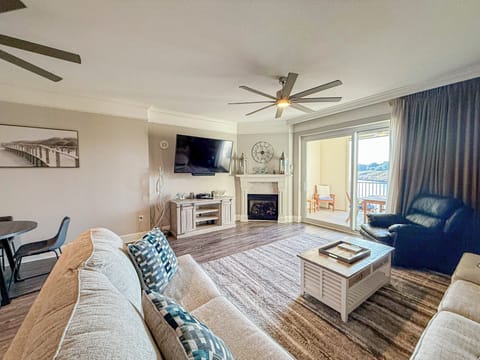 Welcome to The Marina 5-305!