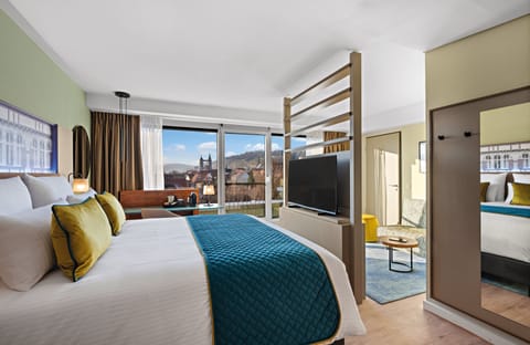 Deluxe Room | In-room safe, desk, soundproofing, free cribs/infant beds