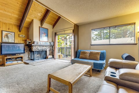 Mammoth Lakes Vacation Rental | 1BR | 2BA | 800 Sq Ft