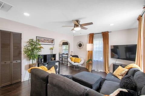 Cute and cozy Living room with 50" Smart TV and sectional.