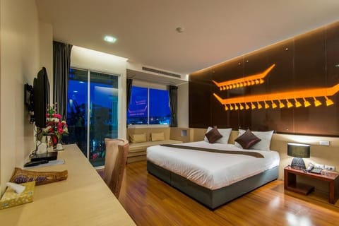 Deluxe Double Room | Premium bedding, in-room safe, desk, blackout drapes