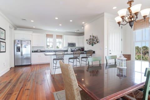 Kitchen/ Dining Room