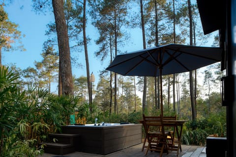 Deluxe Cabin, Hot Tub | 1 bedroom, desk, free WiFi, bed sheets