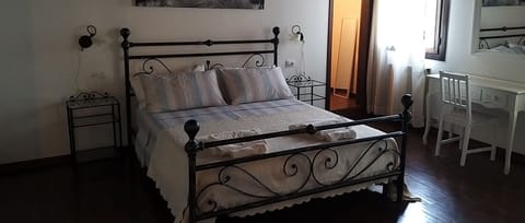 Desk, laptop workspace, free WiFi, bed sheets