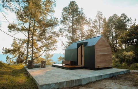 Deluxe Cabin, 1 King Bed | Desk, WiFi (free), bed sheets