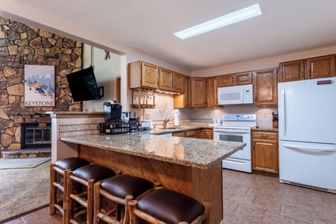 Breakfast bar with seating for four.