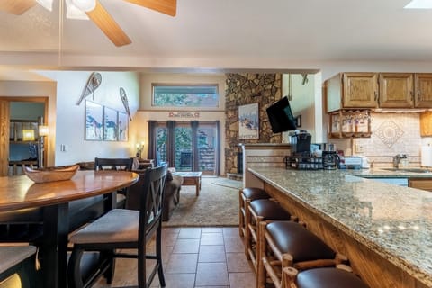 Condo entrance featuring a semi-open floorplan.