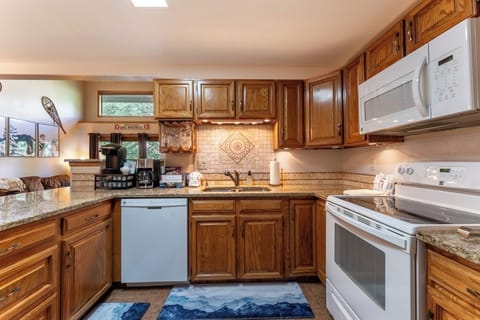 Full kitchen with all the essentials.