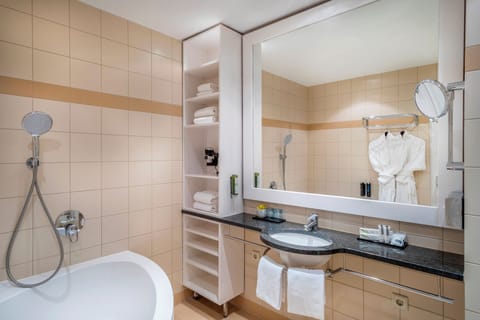 Bathtub, free toiletries, hair dryer, towels