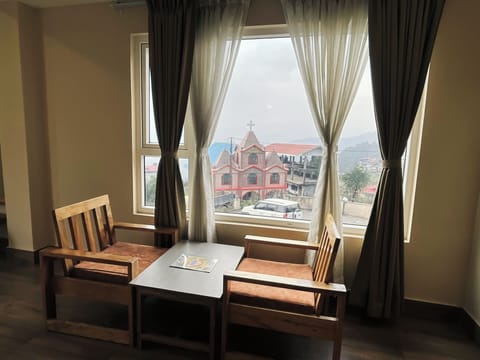 1 bedroom, premium bedding, memory foam beds, desk
