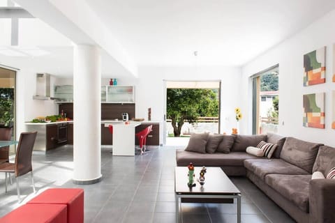 Ground-Floor Living, Kitchen, and Dining Area for Maximum Comfort