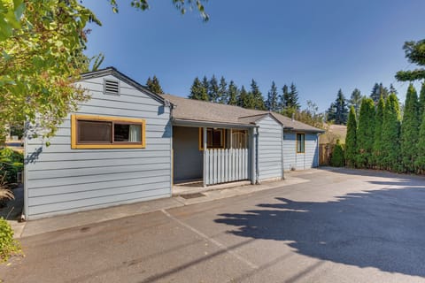 Seattle Vacation Rental | 2BR | 1.5BA | Half Step to Enter | 1,200 Sq Ft