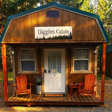 This cozy cabin, nestled among the towering pines and firs,  offers a rustic charm and a serene retreat from the hustle and bustle of everyday life. The place features a queen-sized bed with cozy blankets, Smart TV, a Keurig Coffee maker, Mini-fridge, a microwave, air conditioning, and heat. 