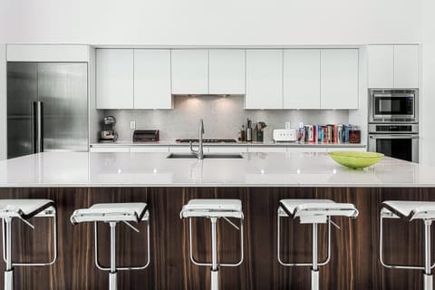 Kitchen Breakfast Bar