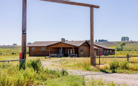 Teal Door Escape offers country living just a short drive from town