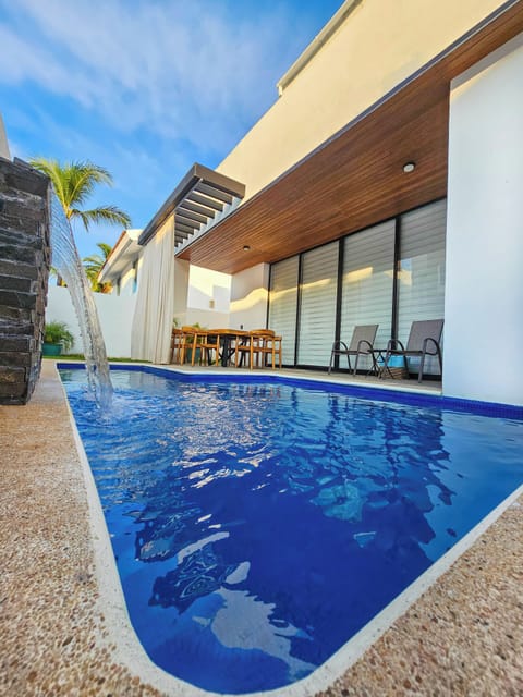 private pool with cascade
