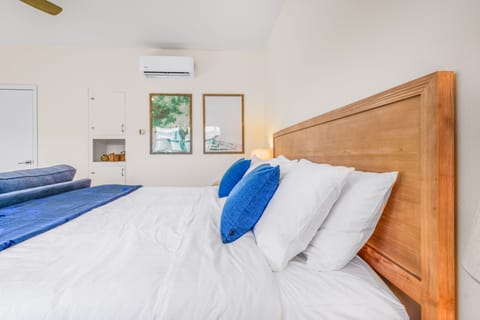 Welcome to our costal gem located in the heart of Pacific Beach. Steps2Sand