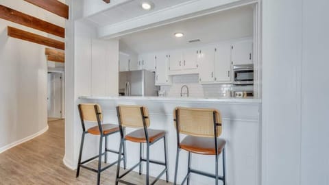 A view of the breakfast bar!