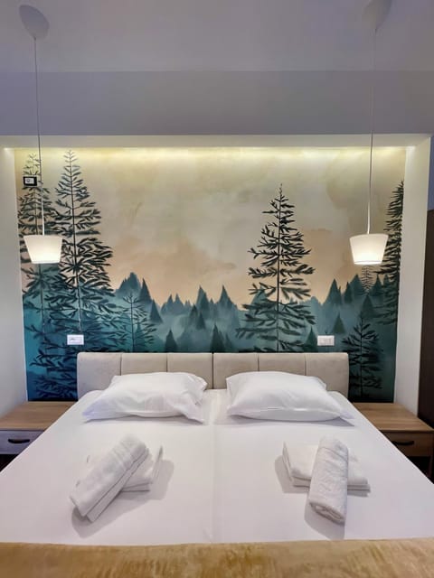Deluxe Double Room, 1 King Bed | Premium bedding, in-room safe, desk, laptop workspace