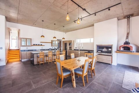 Kitchen & Dining area