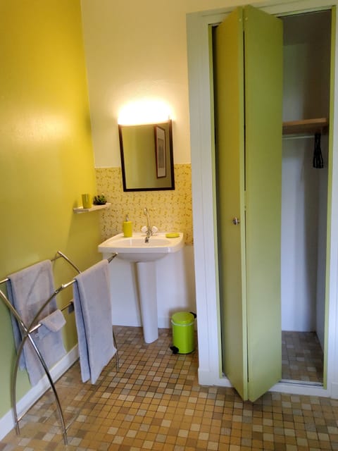 Classic Double Room, 1 Double Bed, Shared Bathroom, Garden View (Urckia) | Individually decorated, free cribs/infant beds