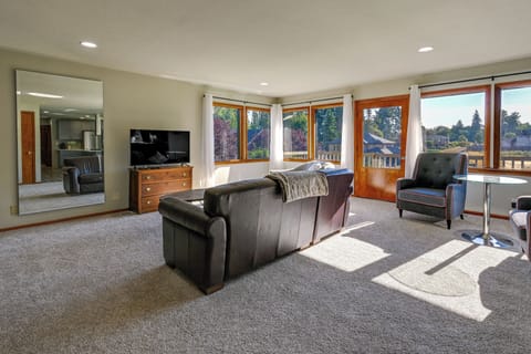 Edgewood Vacation Rental | 3BR | 2BA | 1,850 Sq Ft | 1 Step for Entry