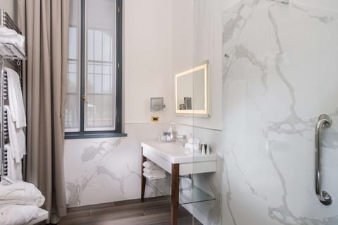 Suite, 1 King Bed (Delia) | Bathroom | Combined shower/tub, free toiletries, hair dryer, bathrobes