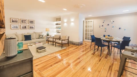 Wide, open spaces and lovely décor allow all guests to feel relaxed and at ease during their stay. #airbnb #airbnblisbon #portugal #pt #lisbon #spacious #decoration #home