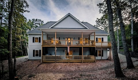 Embrace adventure at our sprawling mountain lodge in Massanutten Resort! 