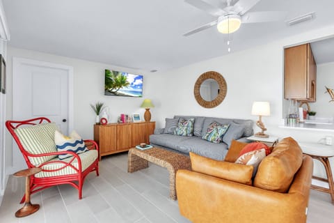 Living room with pull out queen sofa and plenty of extra seating