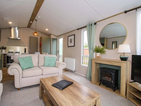Cottage | Living area | Fireplace