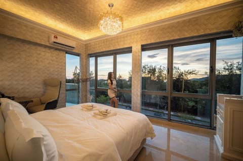 Deluxe Room | Egyptian cotton sheets, premium bedding, down comforters, pillowtop beds