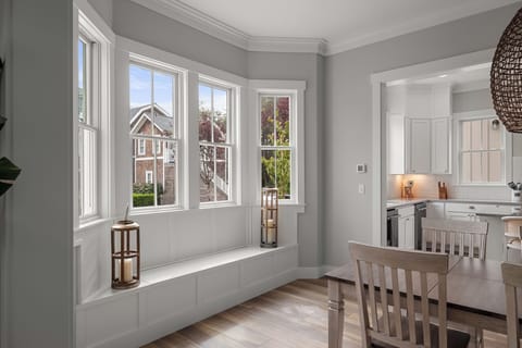 Dining with views of Meriweather Square