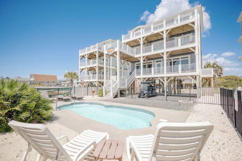Exterior - Oceanfront / Pool