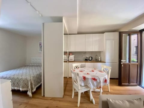 Apartment | Living area | Flat-screen TV