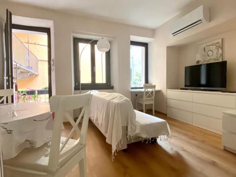 Apartment | Living area | Flat-screen TV