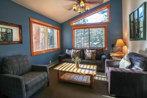 Chalet, 3 Bedrooms | Living area