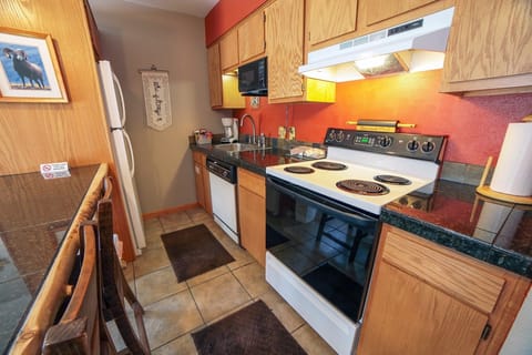 Apartment, 1 Bedroom | Private kitchen | Fridge, oven, coffee/tea maker