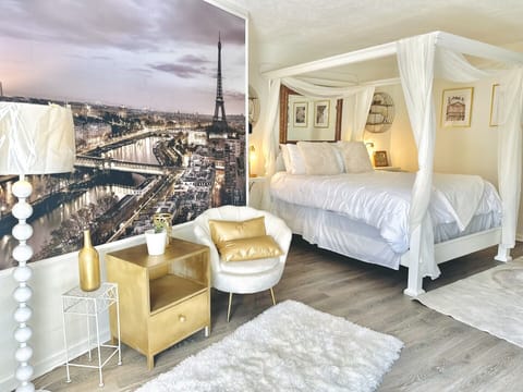 Luxury Double Room, Ensuite (Paris Suite) | Hypo-allergenic bedding, individually decorated, individually furnished