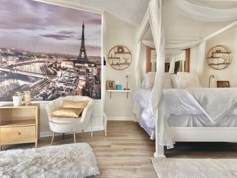 Luxury Double Room, Ensuite (Paris Suite) | Hypo-allergenic bedding, individually decorated, individually furnished