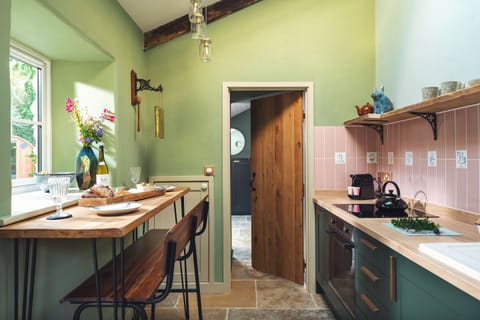 Luxury Cottage, Ensuite (The Pigsty & Spa Garden) | Shared kitchen