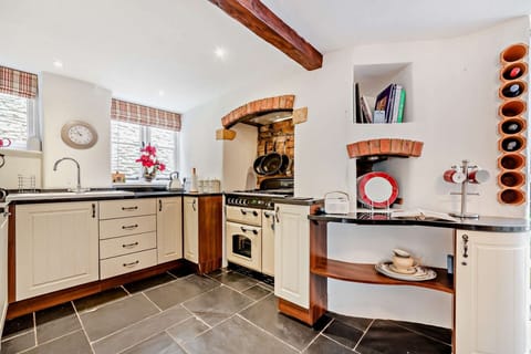 Nepenthe Kitchen - StayCotswold