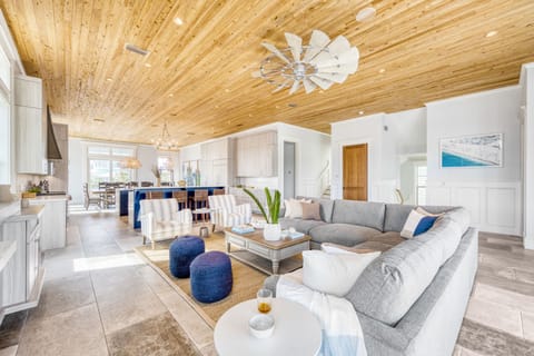 The living is easy when there's room to spare.