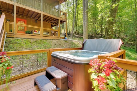 Murphy Vacation Rental | 2BR | 1BA | 920 Sq Ft | Outdoor Staircase to Enter