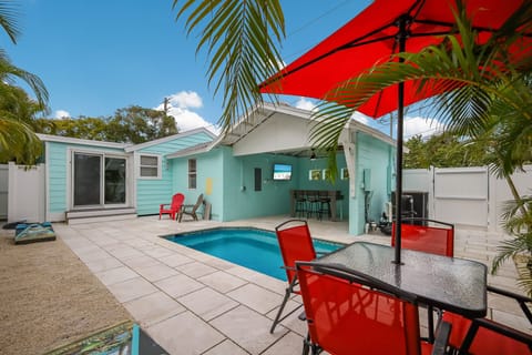 Private Pool and Lounge - Gulf Shore Cottage