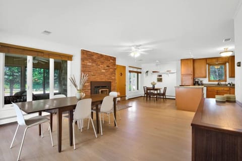 Dining area to enjoy a meal with your loved ones