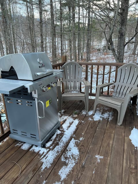 Deck with gas grill