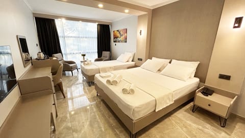 In-room safe, soundproofing, iron/ironing board, free WiFi